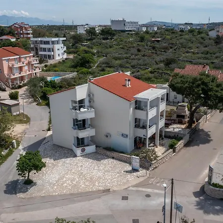 Apartments Eddy Veselica Novalja Exterior photo