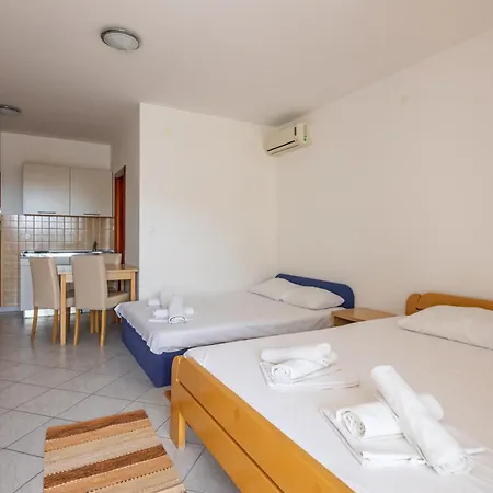Apartments Eddy Veselica Novalja Room photo