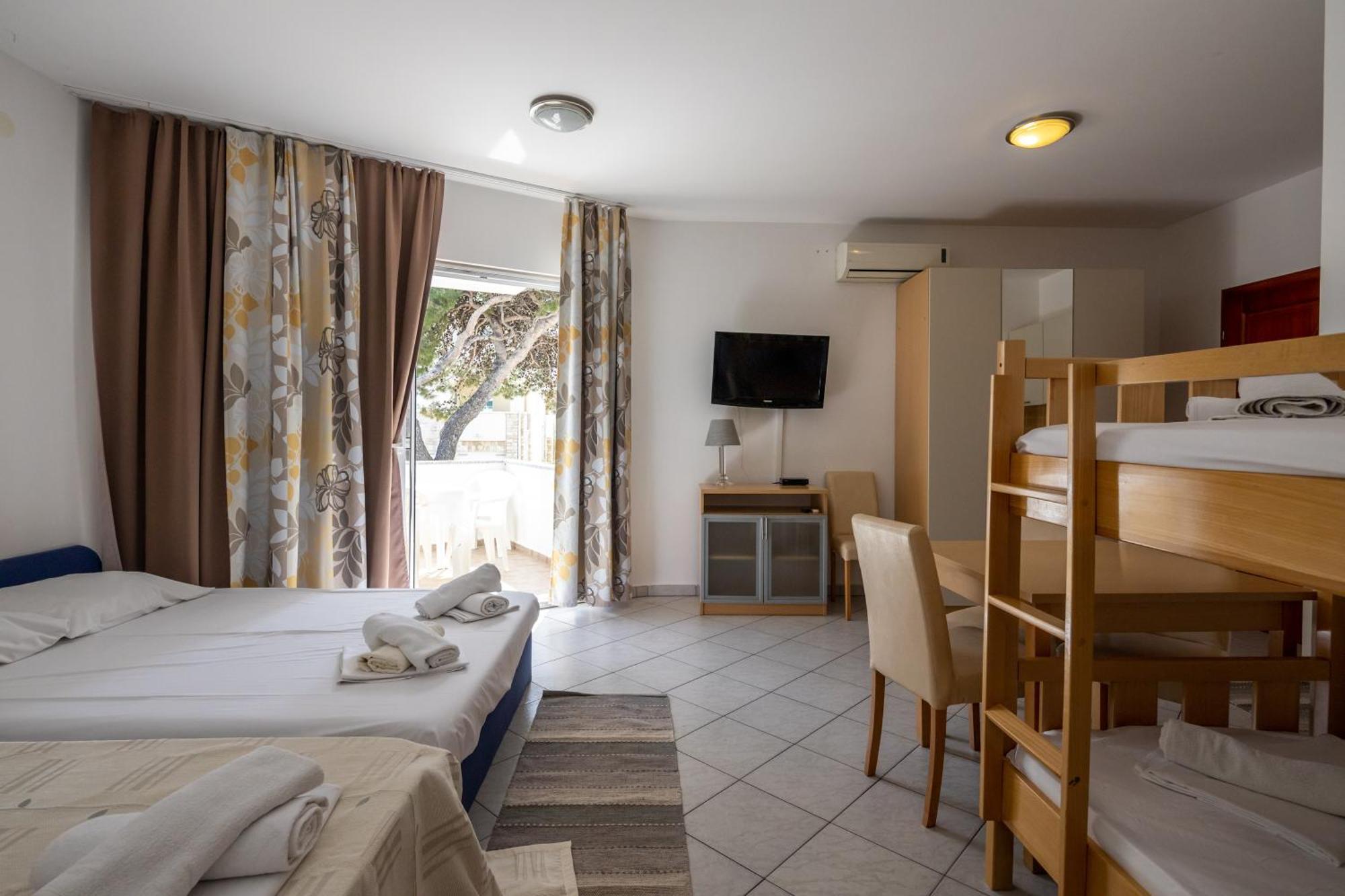 Apartment Eddy Veselica Novalja