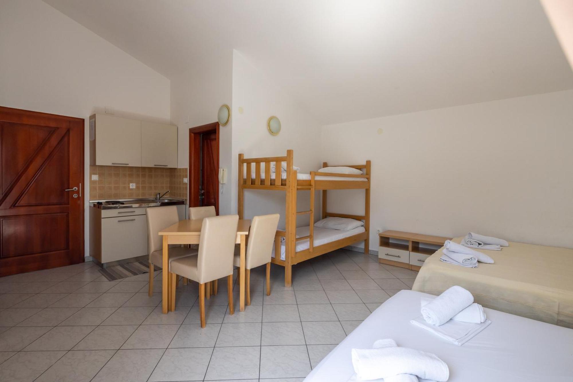 Apartment Eddy Veselica Novalja